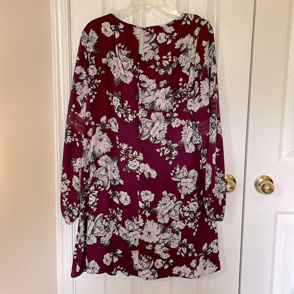 Fifth & Park Aline Dress, Burgundy dress with beautiful white design Siz… - Picture 9 of 12